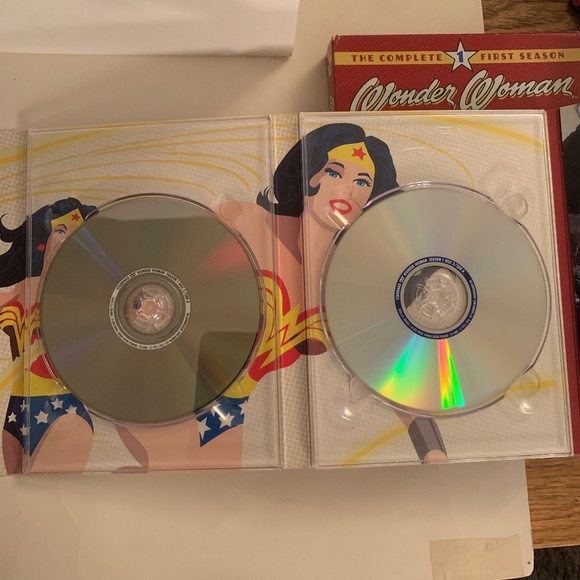 Wonder Woman Season 1 DVD - Picture 4 of 4